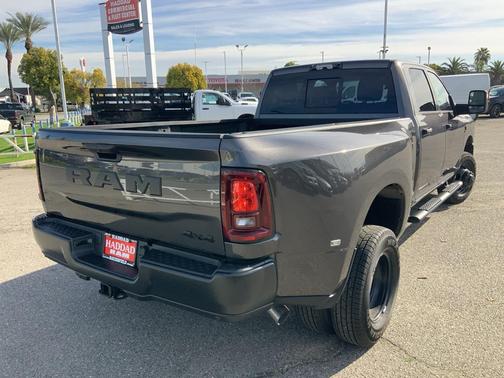 2026 RAM 3500 Tradesman Crew Cab 4x4 8' Box