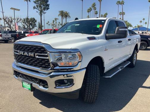 Bright White Clearcoat 2024 RAM 2500 Big Horn Crew Cab 4x4 6'4' Box