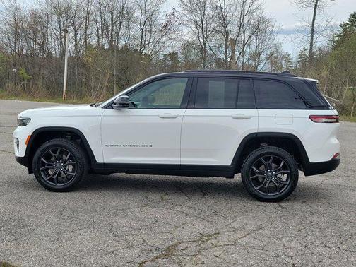 Bright White Clearcoat 2025 Jeep Grand Cherokee Limited