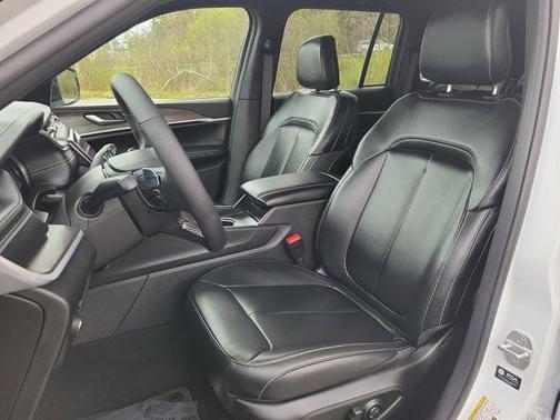 Bright White Clearcoat 2025 Jeep Grand Cherokee Limited