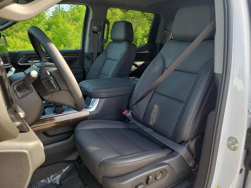 Summit White 2026 GMC Sierra 1500 Elevation