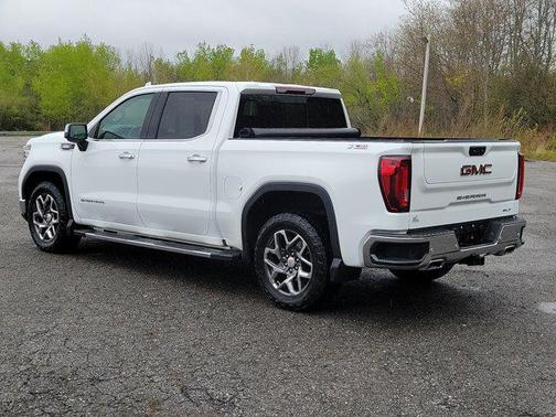 Summit White 2023 GMC Sierra 1500 SLT
