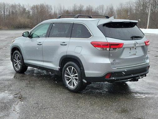 Celestial Silver Metallic 2019 Toyota Highlander XLE