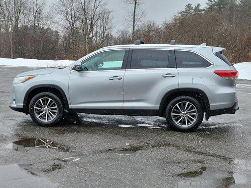 Celestial Silver Metallic 2019 Toyota Highlander XLE
