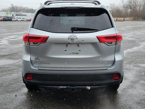 Celestial Silver Metallic 2019 Toyota Highlander XLE