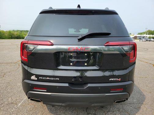 2022 GMC Acadia AWD AT4