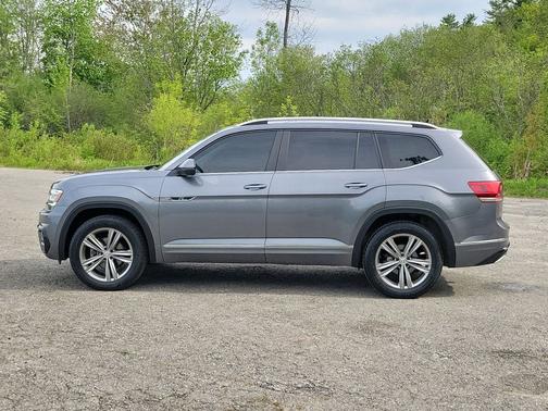 Platinum Gray Metallic 2019 Volkswagen Atlas 3.6L SE w/Technology