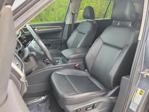 Platinum Gray Metallic 2019 Volkswagen Atlas 3.6L SE w/Technology