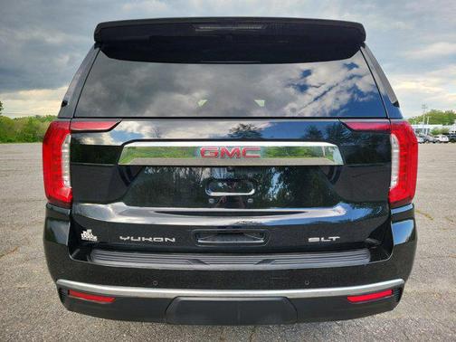 2022 GMC Yukon XL SLT