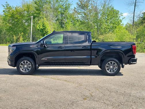 Onyx Black 2025 GMC Sierra 1500 AT4