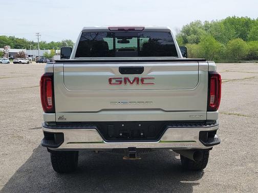 Quicksilver Metallic 2023 GMC Sierra 2500 SLT