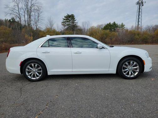 2021 Chrysler 300 Touring
