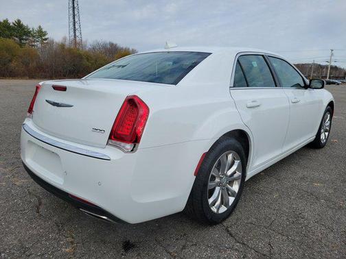 2021 Chrysler 300 Touring