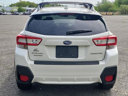 Crystal White Pearl 2018 Subaru Crosstrek 2.0i Limited
