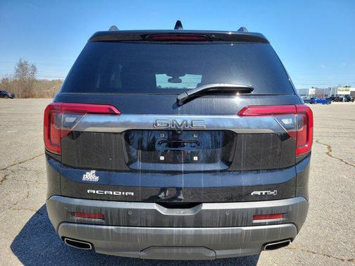2023 GMC Acadia AWD AT4