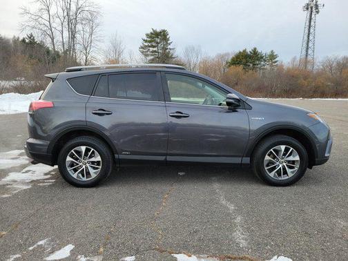 2017 Toyota RAV4 Hybrid SE