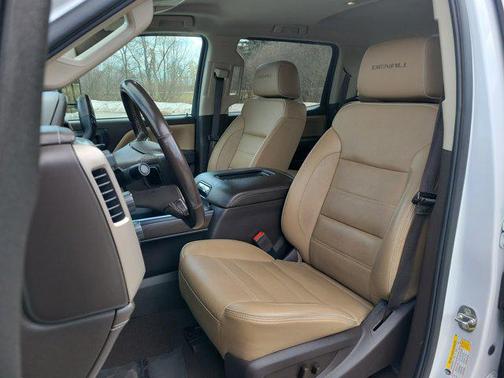 White Frost Tricoat 2019 GMC Sierra 2500 Denali