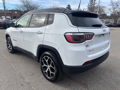 Bright White Clearcoat 2024 Jeep Compass Limited