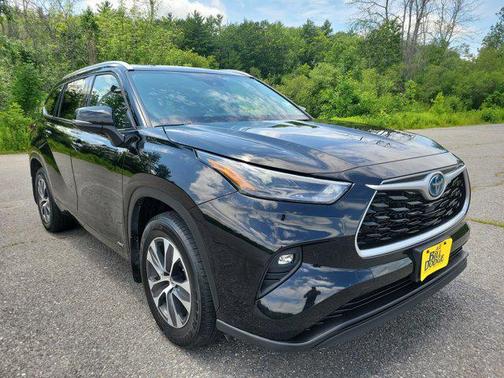 2022 Toyota Highlander Hybrid XLE