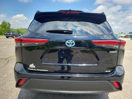 2022 Toyota Highlander Hybrid XLE