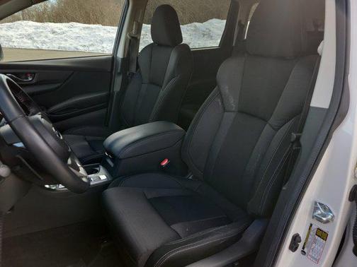 Crystal White Pearl 2023 Subaru Ascent Premium 7-Passenger