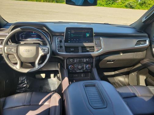 Iridescent Pearl Tricoat 2023 Chevrolet Suburban RST