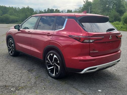 Red Diamond 2023 Mitsubishi Outlander SE S-AWC