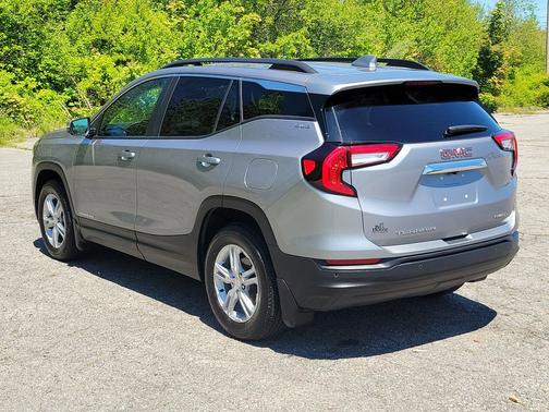 Sterling Metallic 2024 GMC Terrain SLE