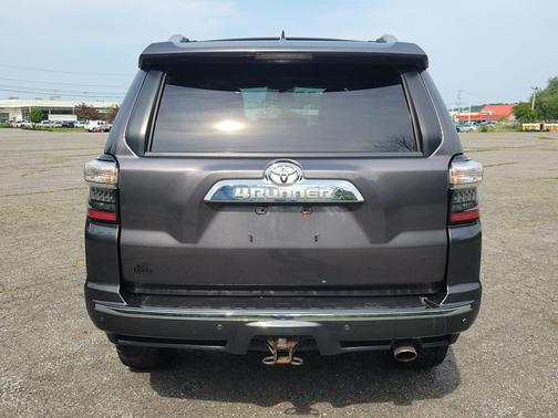 Magnetic Gray Metallic 2018 Toyota 4Runner SR5