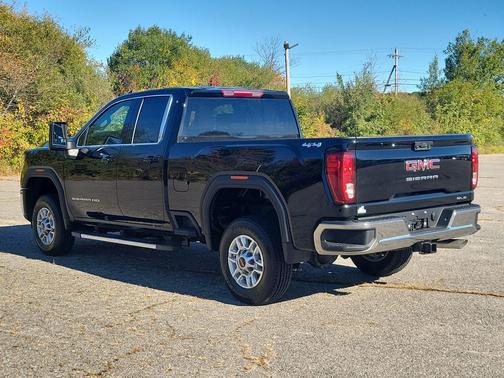 Onyx Black 2026 GMC Sierra 2500 SLE