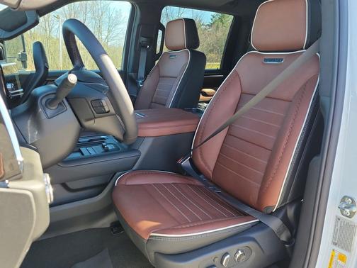 Glacier White Tricoat 2026 GMC Sierra 2500 Denali Ultimate