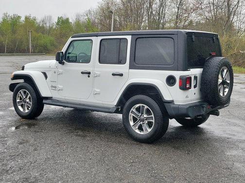 Bright White Clearcoat 2018 Jeep Wrangler Unlimited Sahara