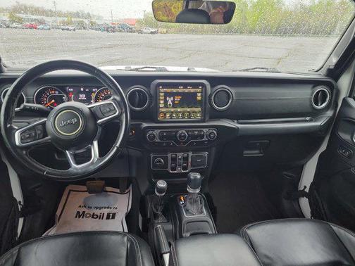 Bright White Clearcoat 2018 Jeep Wrangler Unlimited Sahara