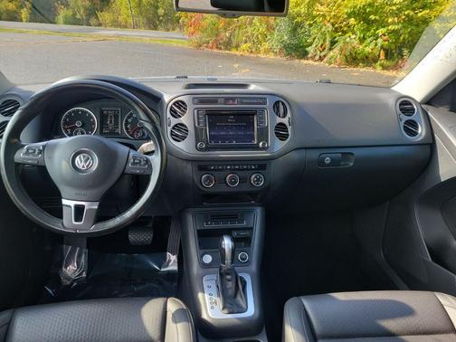 Reflex Silver Metallic 2017 Volkswagen Tiguan 2.0T Wolfsburg Edition