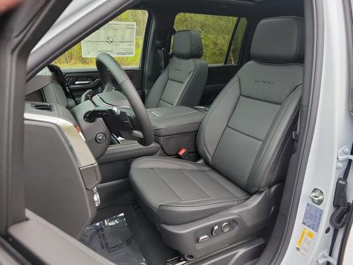 Glacier White Tricoat 2026 GMC Yukon XL Denali
