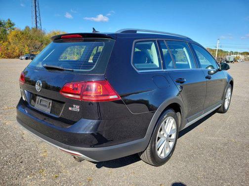 2017 Volkswagen Golf Alltrack TSI S