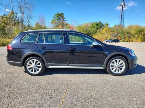 2017 Volkswagen Golf Alltrack TSI S