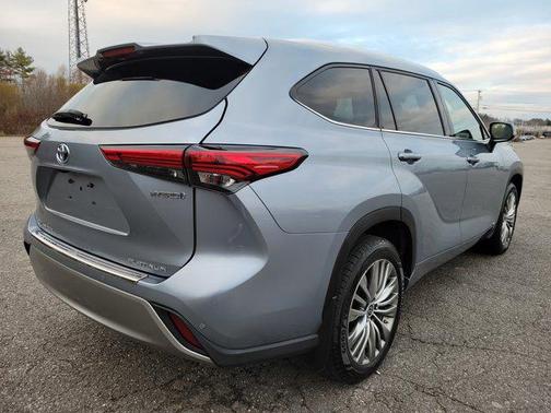2021 Toyota Highlander Hybrid Platinum