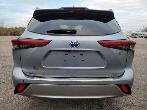 2021 Toyota Highlander Hybrid Platinum