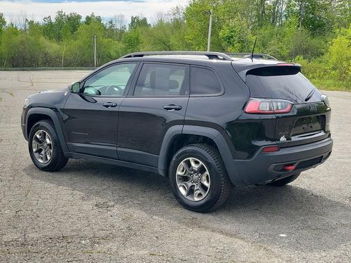 Diamond Black Crystal Pearlcoat 2019 Jeep Cherokee Trailhawk
