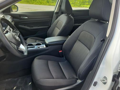 Pearl White Tricoat 2024 Nissan Altima 2.5 SV