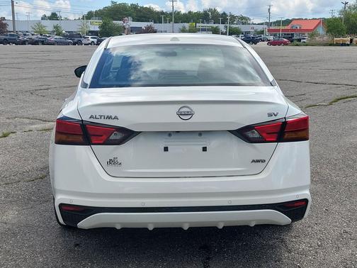 Pearl White Tricoat 2024 Nissan Altima 2.5 SV