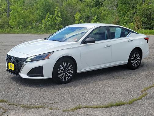 Pearl White Tricoat 2024 Nissan Altima 2.5 SV