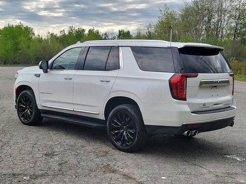 White Frost Tricoat 2021 GMC Yukon Denali