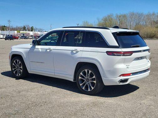 Bright White Clearcoat 2025 Jeep Grand Cherokee Overland