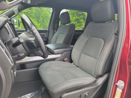 Delmonico Red Pearlcoat 2019 RAM 1500 Big Horn