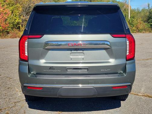 Frosted Pine Metallic 2023 GMC Yukon SLT