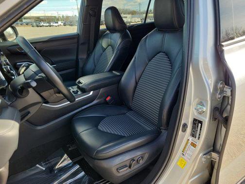 Celestial Silver Metallic 2023 Toyota Highlander XSE