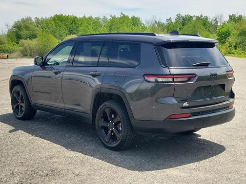 Baltic Gray Metallic Clearcoat 2023 Jeep Grand Cherokee L Altitude