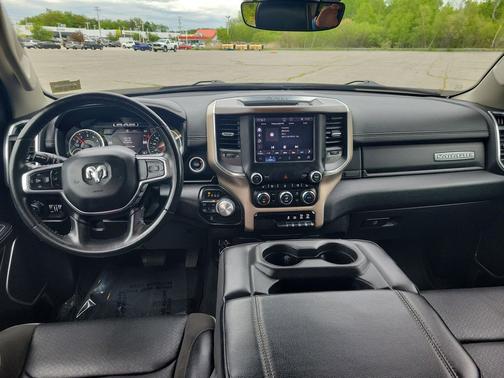 Diamond Black Crystal Pearlcoat 2022 RAM 1500 Laramie